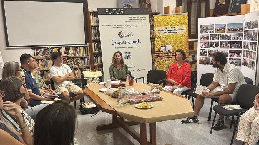 El Institut d'Estudis Eivissencs relanza el Voluntariat Lingüístic para fomentar el uso del catalán en Ibiza