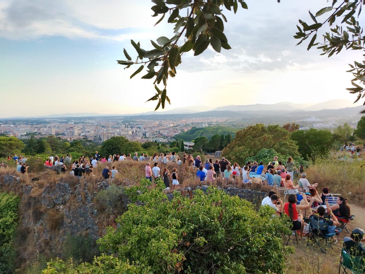 Girona mira al cel: l’eclipsi des de la muralla i Montjuïc