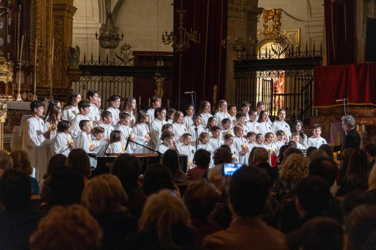 El concierto de Navidad del Misteri, en imágenes