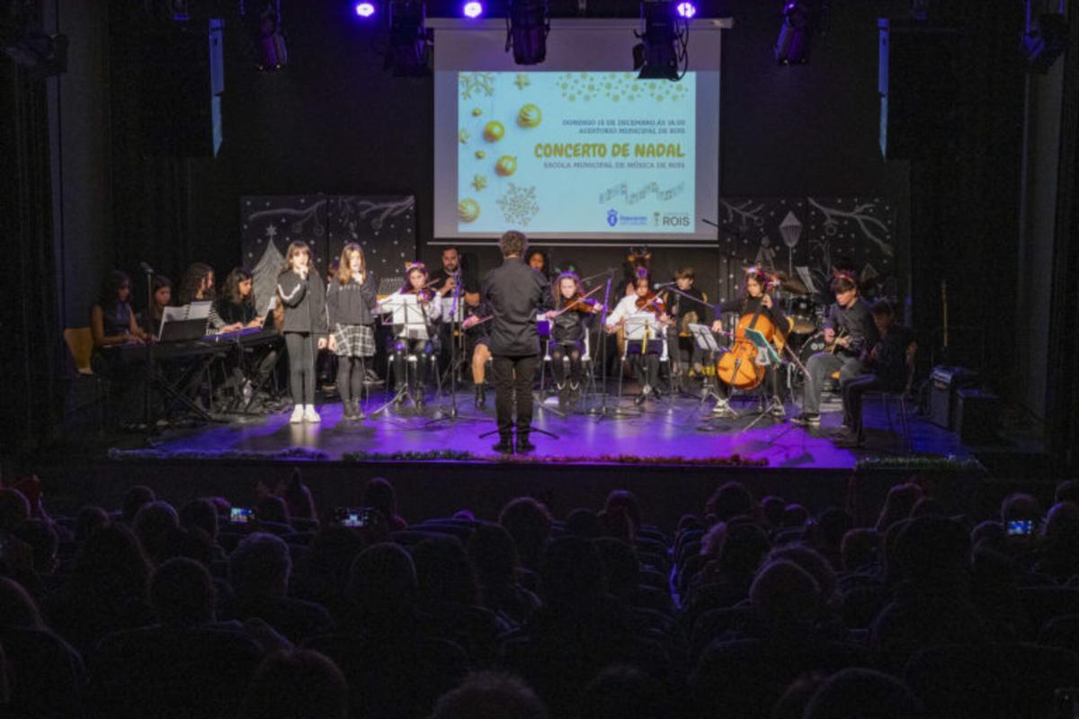 Concerto de Nadal da Escola Municipal de Música de Rois Concerto de Nadal da Escola Municipal de Música de Rois