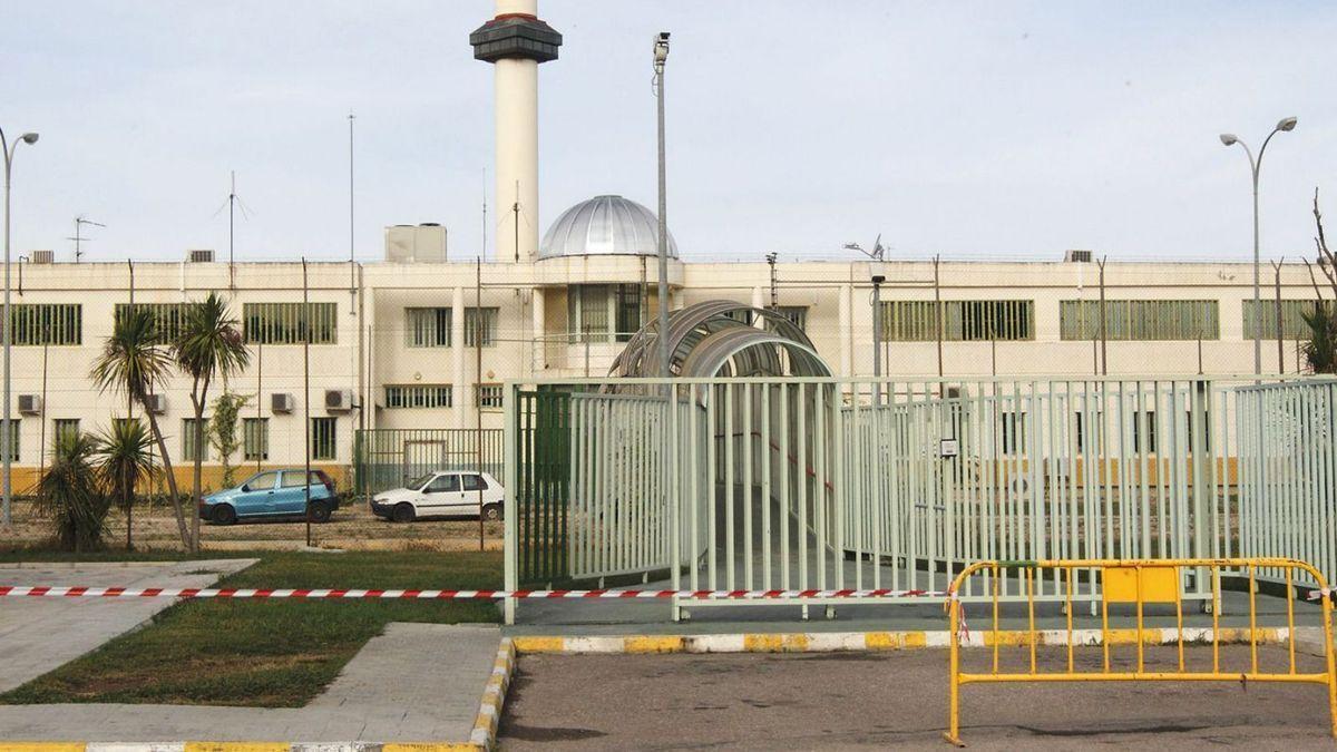 Edificio de Preventivos de la prisión de Picassent, que sufre una gran carencia de médicos.