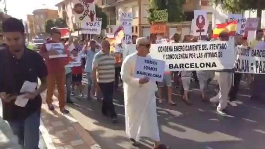 Manifestación de la comunidad musulmana en contra del terrorismo en La Unión