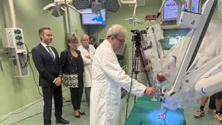 El robot Da Vinci llega al Jesús Usón para formar a los cirujanos del futuro y avanzar en investigación