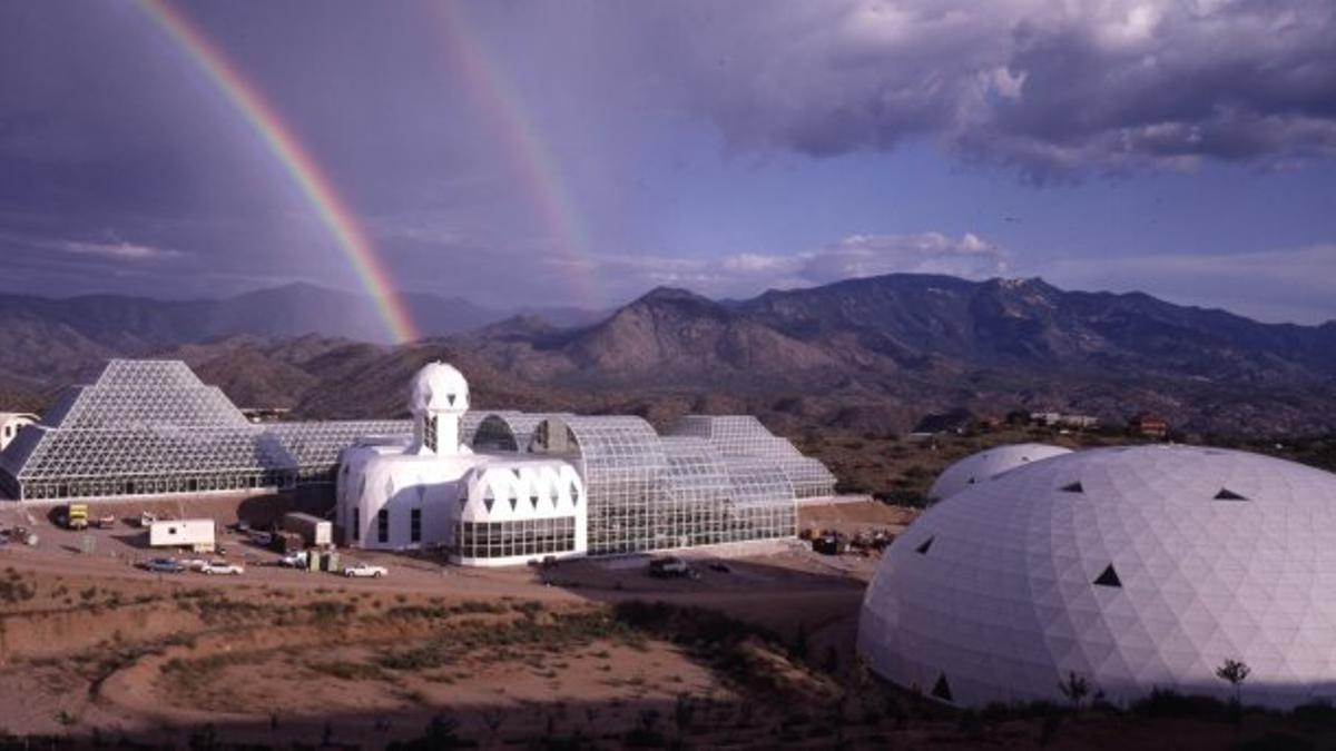 Instalaciones de 'Biosfera 2', en una imagen del documental 'Spaceship Earth'