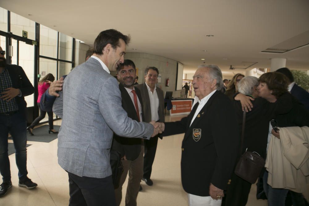 El seleccionador Julen Lopetegui en la Universidad de Alicante.