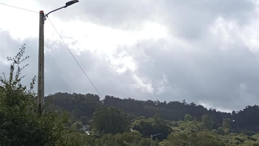 Nuevas farolas instaladas en las parroquias de Barro.