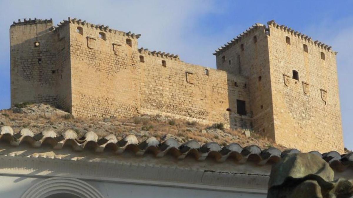 Fachada del Castillo de los Vélez de Mula. | L.O.