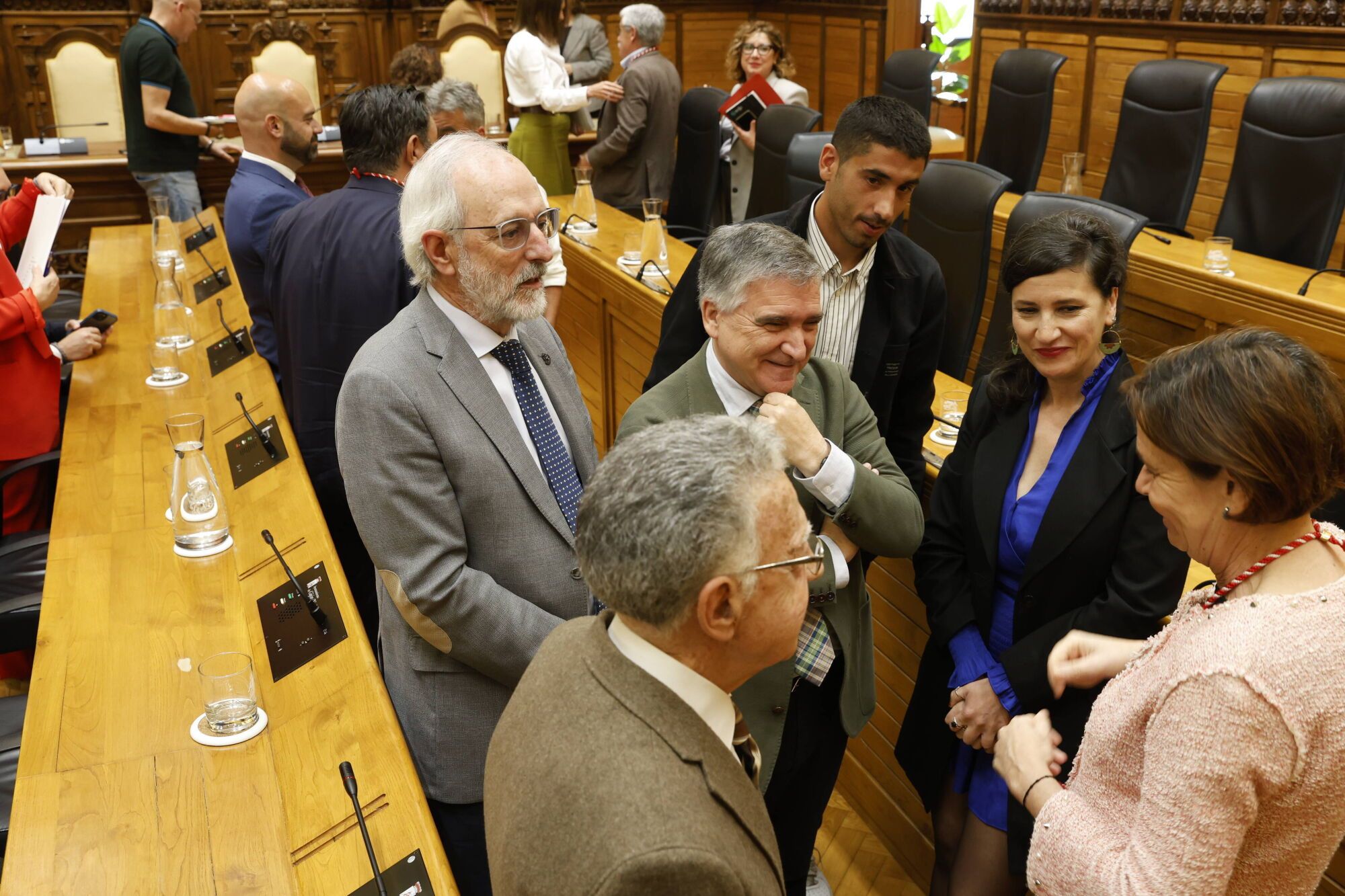 EN IMÁGENES: Gijón honra a sus vecinos ejemplares, ahora sí, tras la interrupción provocada por el apagón
