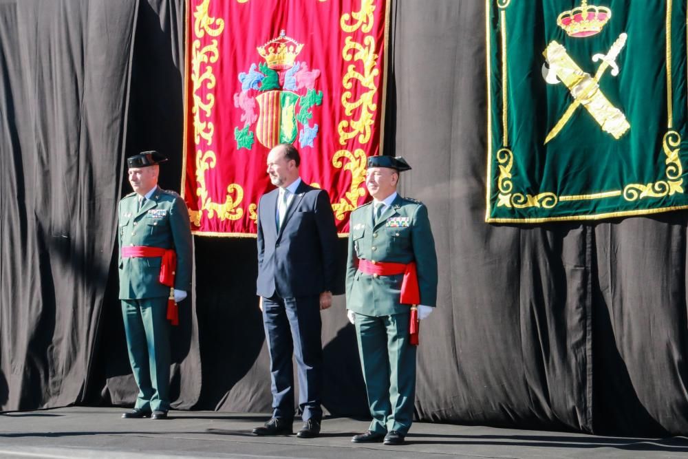 El Ayuntamiento rindió homenaje a la presencia de la Guardia Civil en Orihuela y su 175 aniversario con el descubrimiento de un monumento