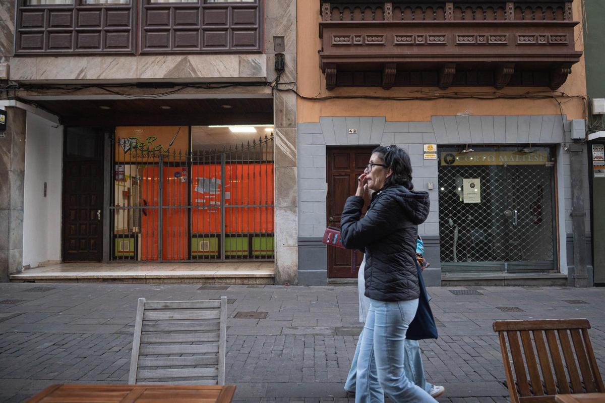 Peba y Corto Maltese, en la calle de La Carrera.