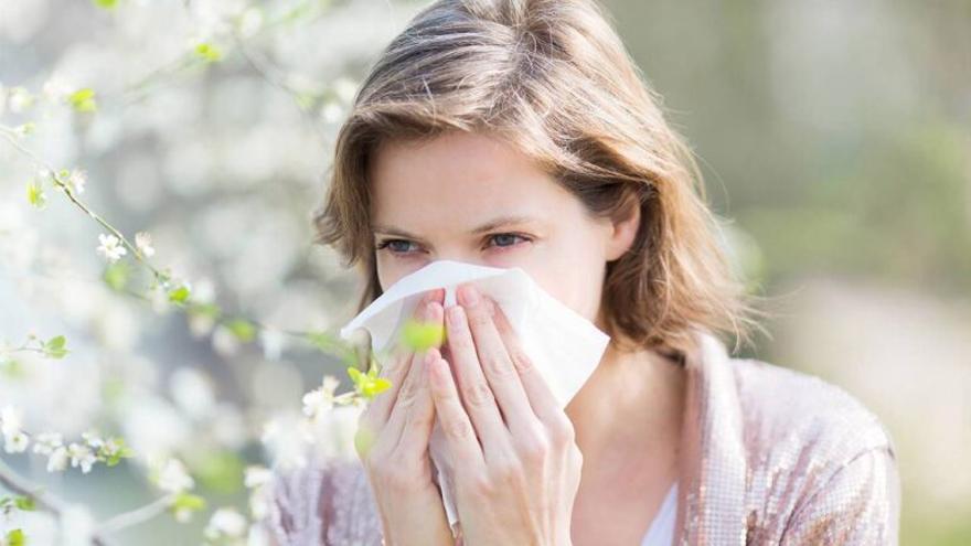 Salir a la calle con mascarilla puede ayudar a aliviar los síntomas de las  alergias?