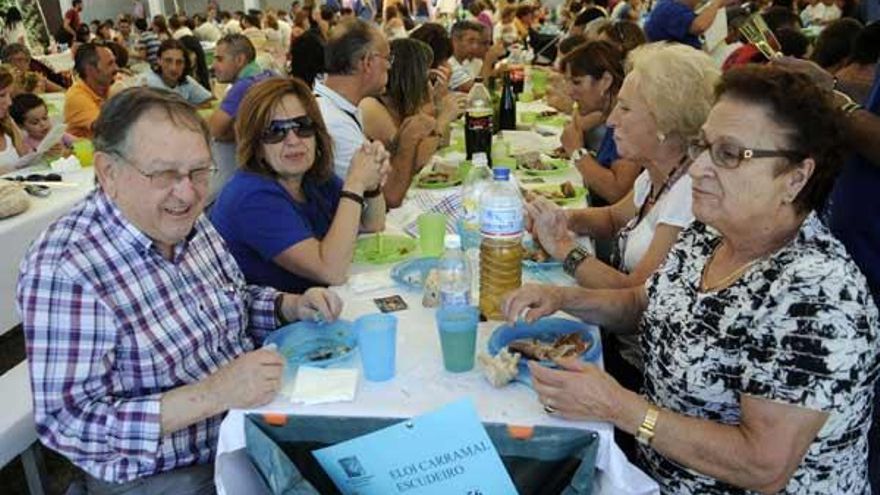Uno de los grupos que abarrotaron la carpa de la organización. // Noé Parga