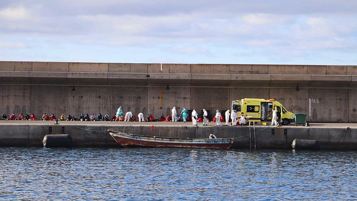 Patera llegada el pasado martes al muelle de Vueltas en Valle Gran Rey.