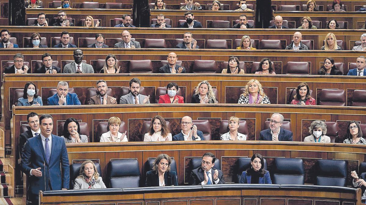 Pedro Sánchez y la bancada socialista, en el Congreso de los Diputados.