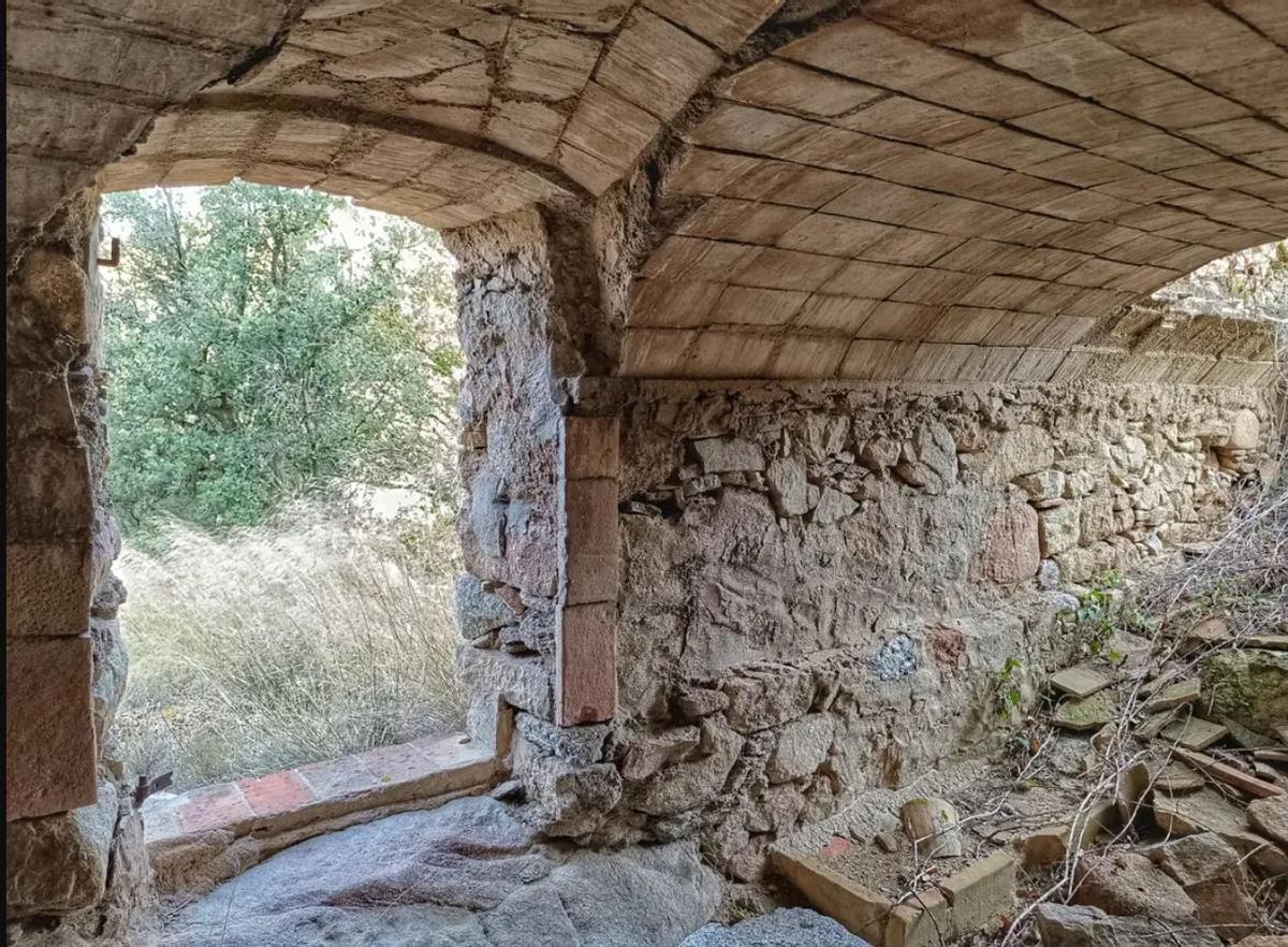 L'estat actual del mas, completament abandonat.