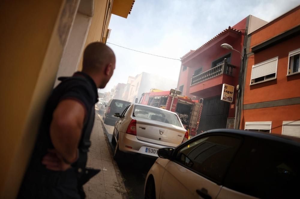 Columna de humo negro en El Tablero