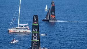 Los barcos de Ineos Britannia y Alinghi Red Bull Racing, este sábado en las semifinales de la Louis Vuitton Cup.