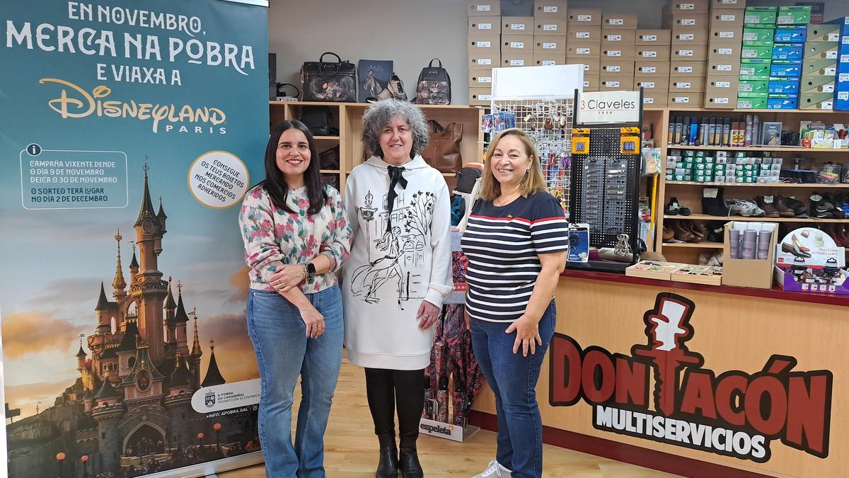 Por la izquierda, Sara Sánchez, Amparo Cerecedo y Marisa Ouviña