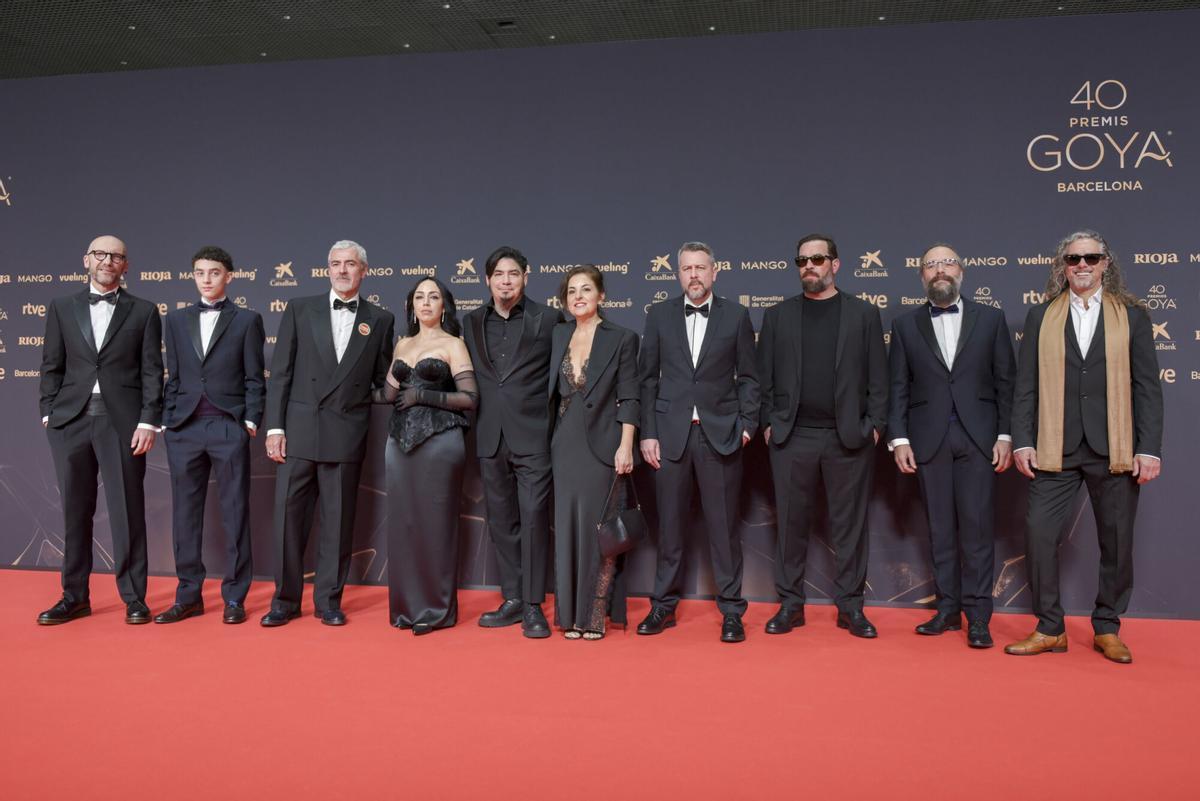 El equipo de la película 'Gaua' posa en la alfombra roja de los Premios Goya.