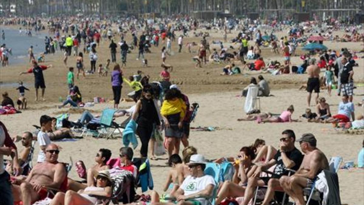 Playa de Levante en Salou (Tarragona), ayer.