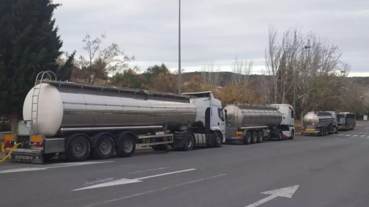 Personal del transporte de agua al Valle de Abdalajís, en pie de guerra contra su "despido colectivo"