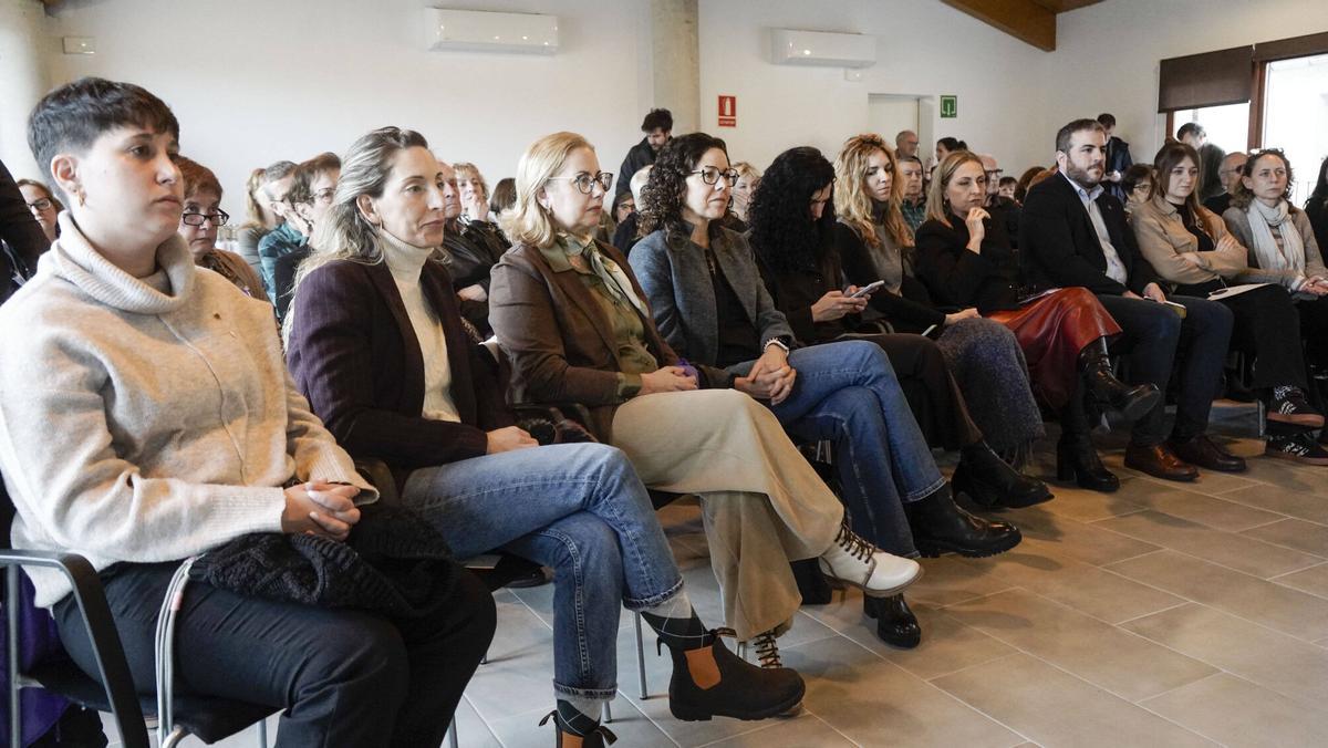 Nieves Barredo, Carme Romeu i Teresa Sivila van ser les protagonistes de la taula rodona celebrada ahir en el marc del Dia Internacional de la Dona Nieves Barredo, Carme Romeu i Teresa Sivila van ser les protagonistes de la taula rodona celebrada ahir en el marc del Dia Internacional de la Dona