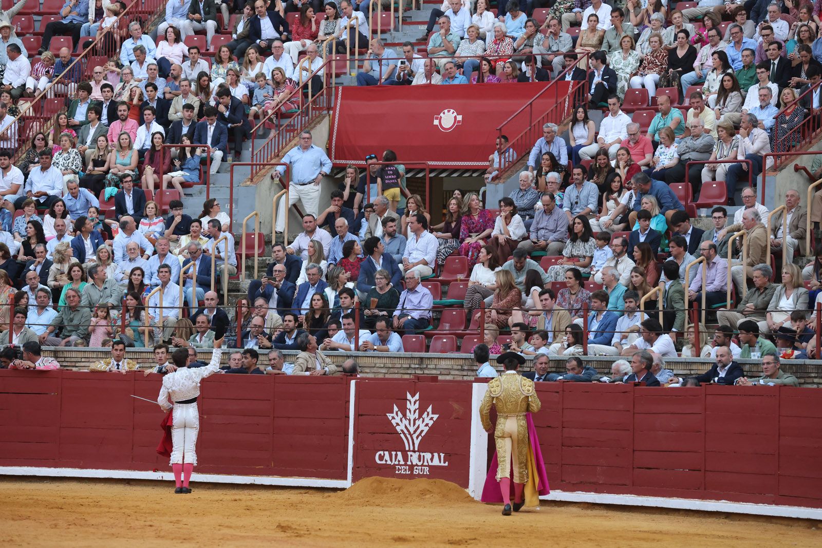 Javier Zulueta y Manuel Quintana abren la puerta de Los Califas