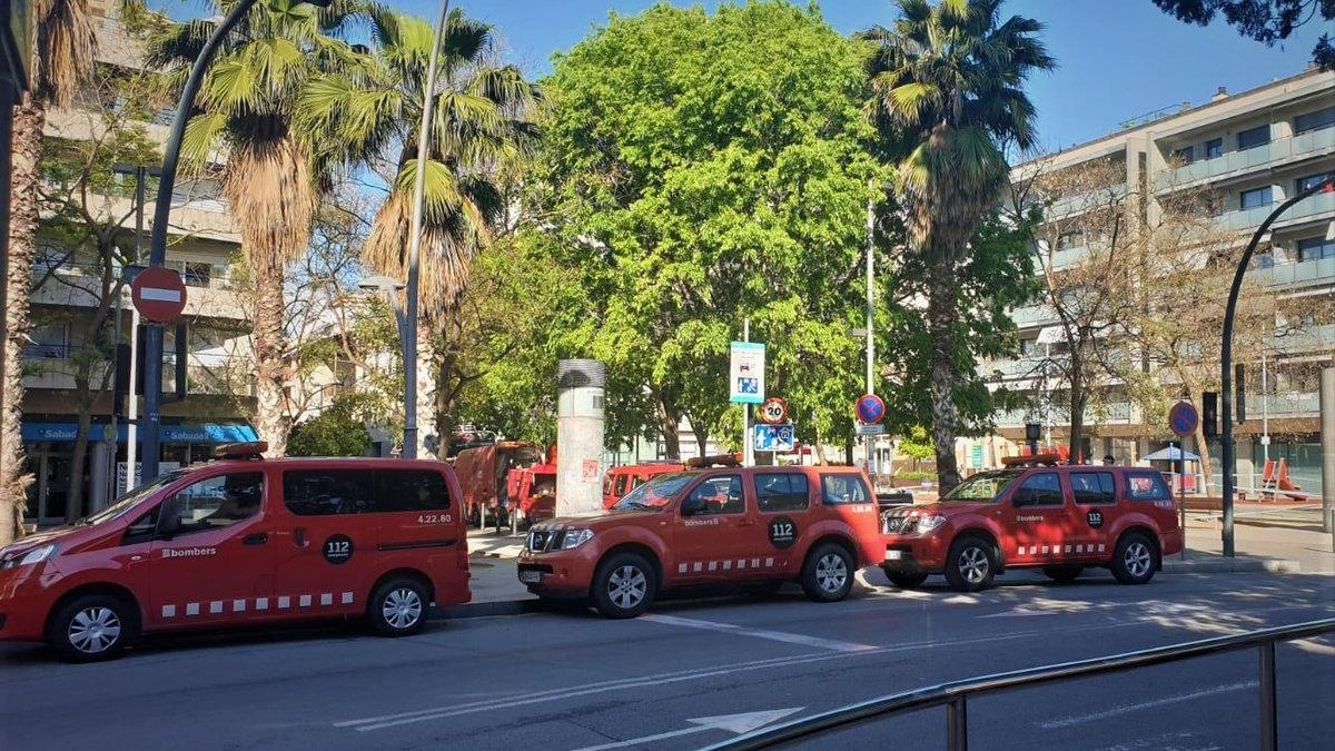 Los Bombers desinfectan la residencia Olimpo de Santa Coloma.