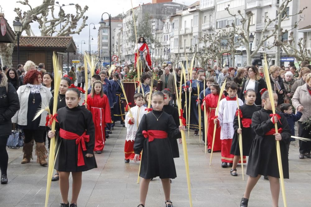 Semana Santa en Morrazo 2016 | Palmas alzadas para la bendición en Cangas