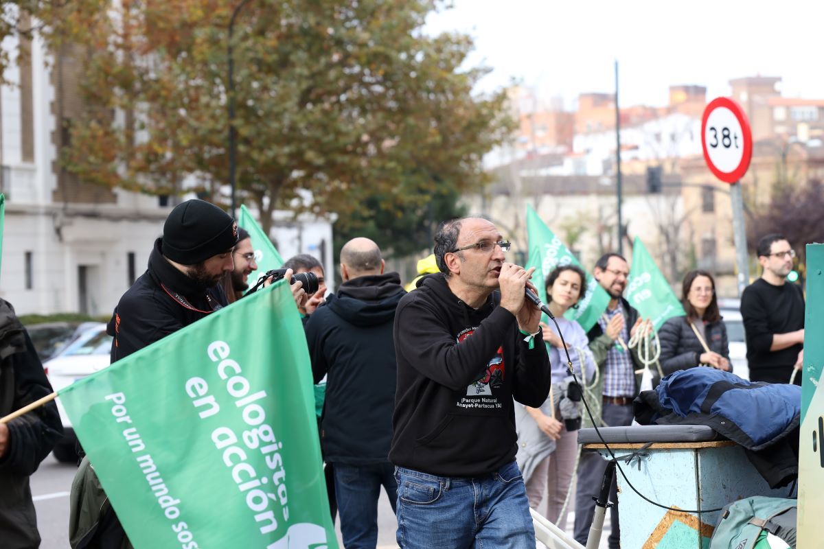 Cadena humana en Zaragoza por la defensa de Canal Roya