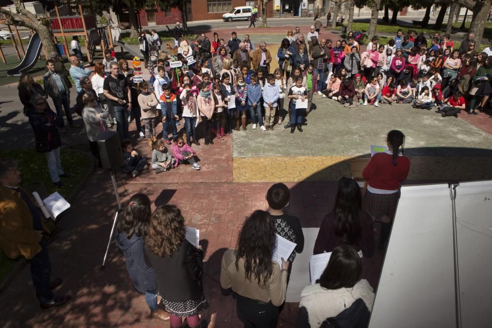 Lectura de los escolares por el Día del Libro en el parque Rosario Felgueroso