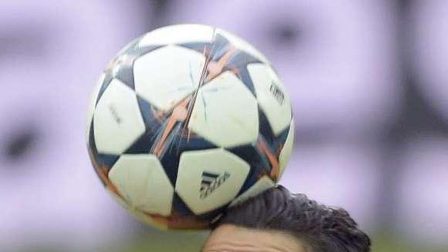 Cristiano Ronaldo, en el entrenamiento de ayer. // Bernd Thissen