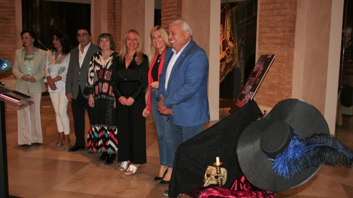 Tana García, Maite Martínez, Juan José García, Moncha Molina, María Ángeles Mazuecos, María García y José María Miñarro, durante la presentación de ‘La Noche del Tenorio’.