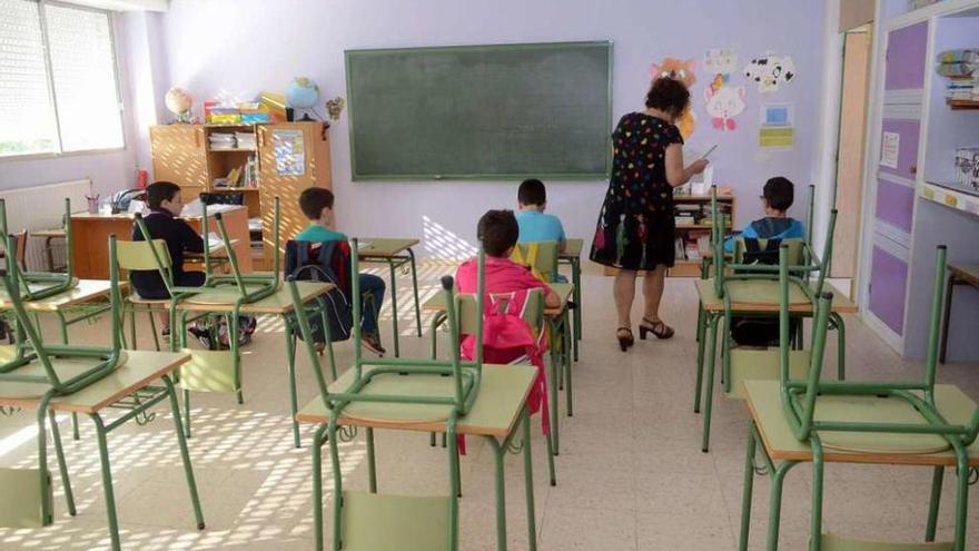 Niños de un colegio gallego realizan la &#039;reválida&#039; de 3º el año pasado.