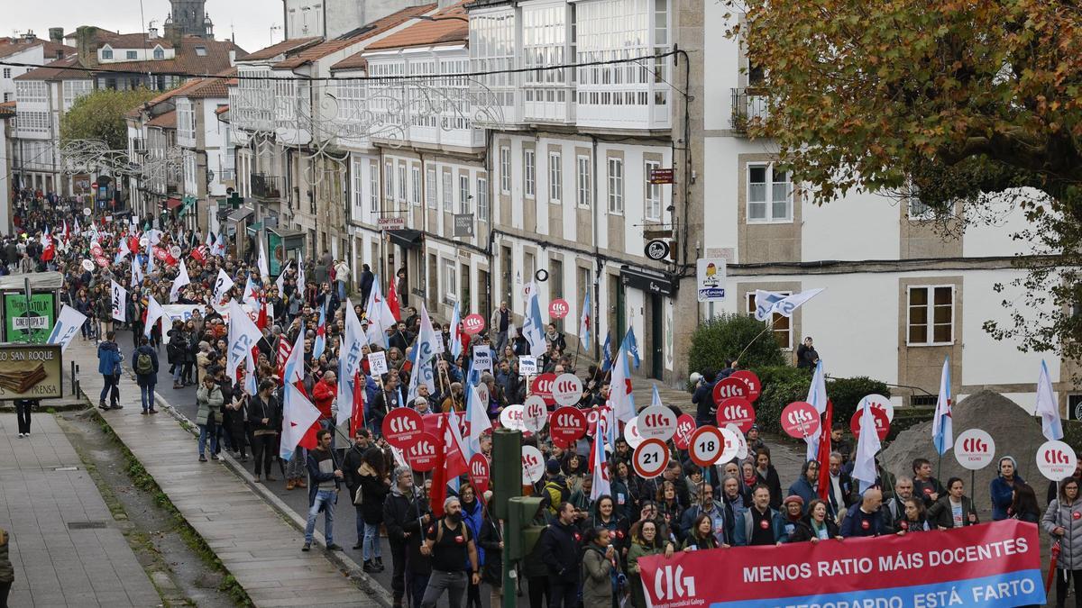 Manifestación de profesores convocada por CIG-Ensino, STEG y CSIF