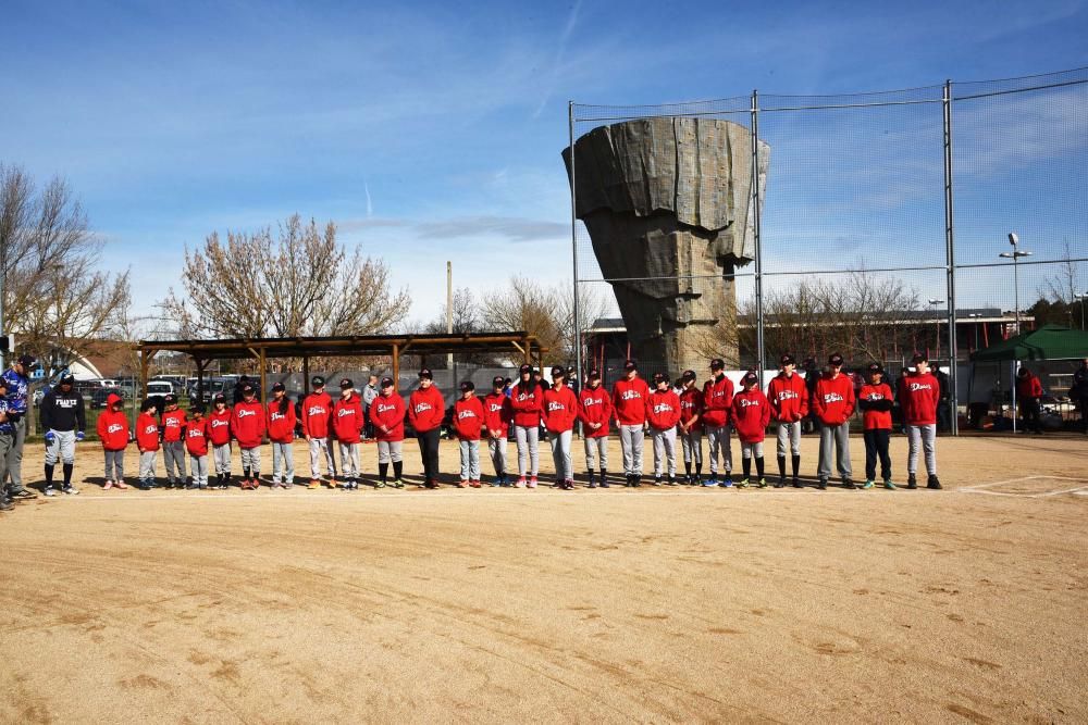 Inauguració del camp de beisbol del Congost