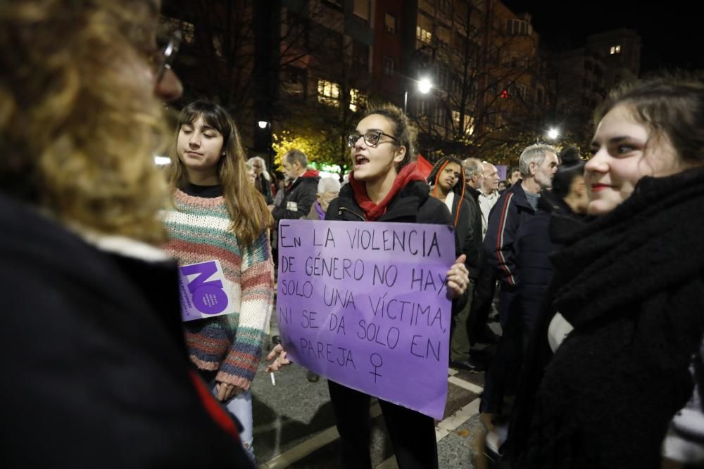 25N: Manifestación en Gijón contra la violencia de género