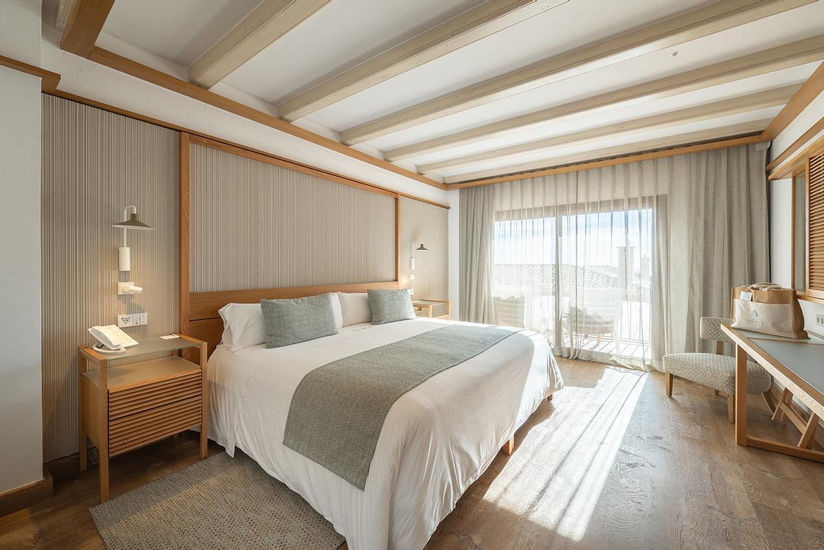 Una de las suites en Cala del Pi, cuya terraza mira sobre la Costa Brava