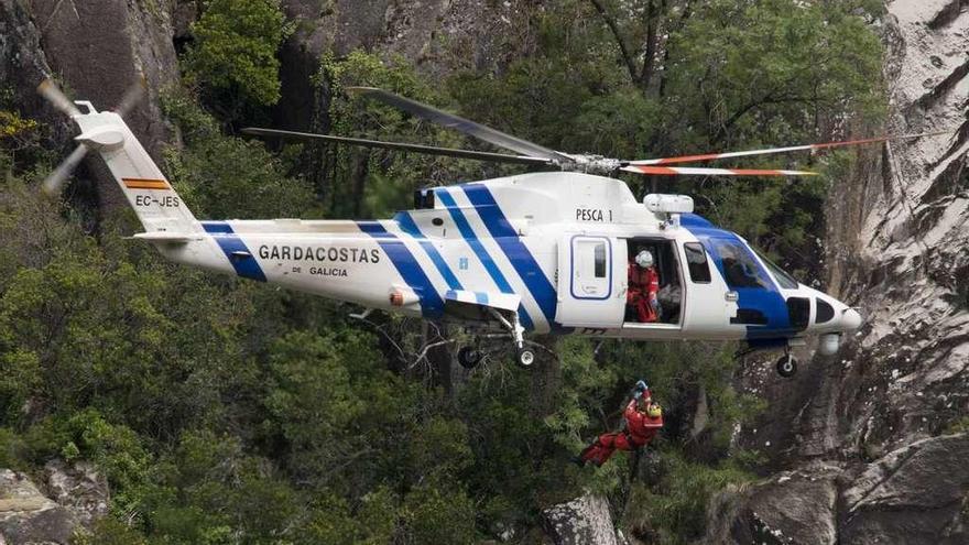 Operación de rescate del helicópero Pesca 1 en el Xurés. // Brais Lorenzo