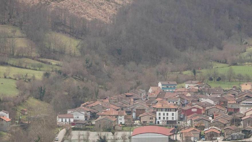 La carretera entre Rioseco y Soto de Agues.