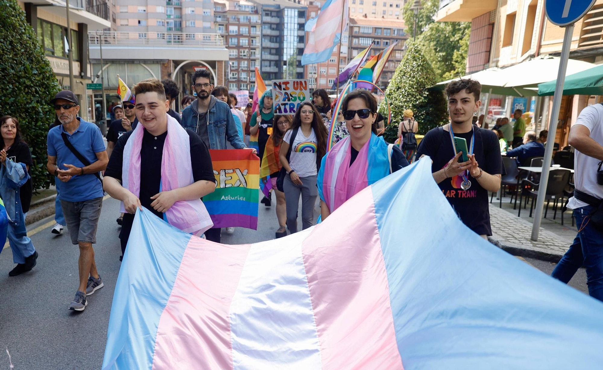 EN IMÁGENES: la Marcha del Orgullo LGTB por Avilés