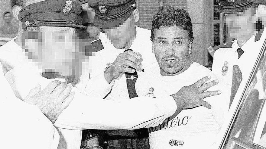 &quot;El Quintas&quot; a su llegada a los juzgados de Zamora para ser interrogado por la triple violación en 1997 .