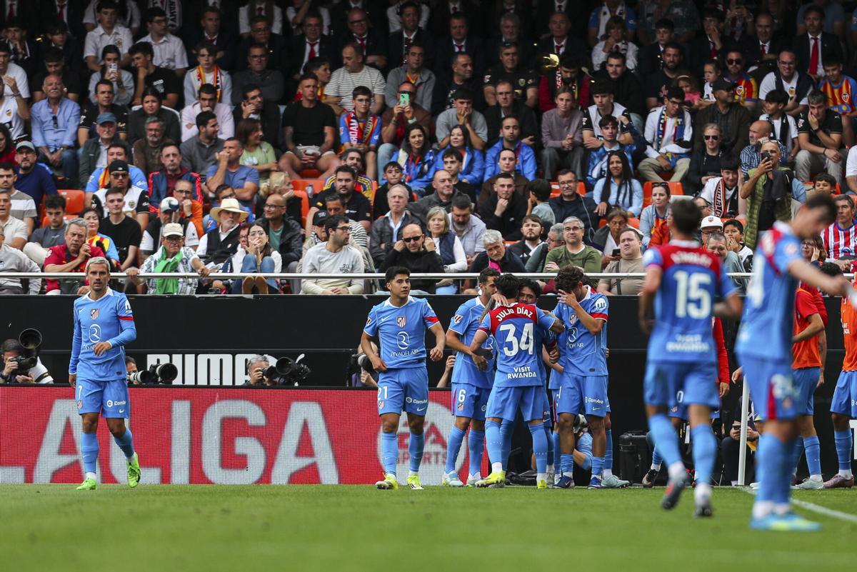 Iker Luque of Atletico de Madrid celebrates a goal with teammates during the Spanish league, LaLiga EA Sports, football match played between Valencia CF and Atletico de Madrid at Mestalla stadium on May 2, 2026, in Valencia, Spain. AFP7 02/05/2026 ONLY FOR USE IN SPAIN. Ivan Terron / AFP7 / Europa Press;2026;Soccer;Sport;ZSOCCER;ZSPORT;Valencia CF V Atletico de Madrid - LaLiga EA Sports;
