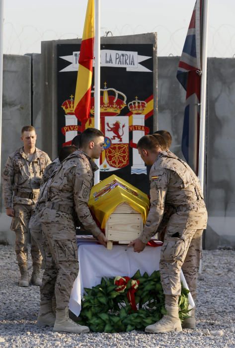 Ceremonia de despedida en la base española en Besmayah