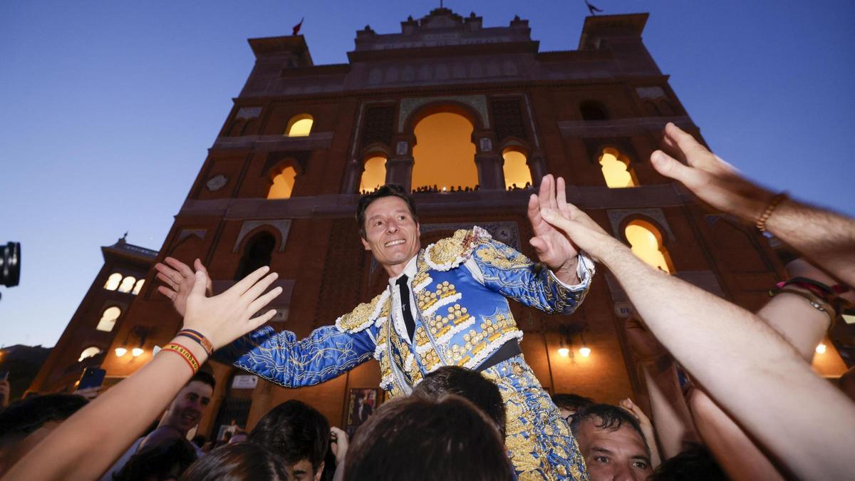 Diego Urdiales sale a hombros de Las Ventas en la Corrida de la Prensa.
