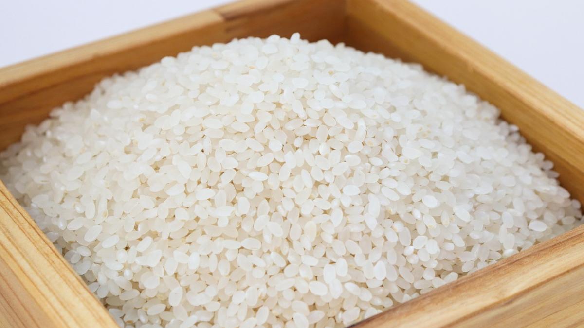 Aunque el agua del arroz tenga numerosos beneficios para pelo y rostro, no es recomendable desecharla por el fregadero