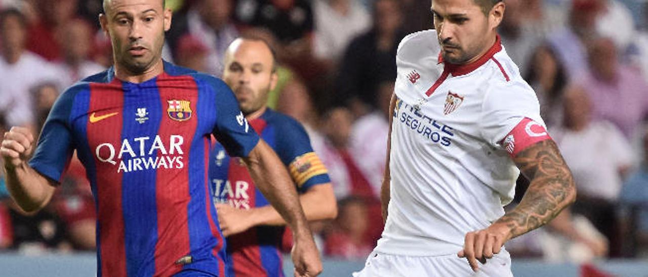 Víctor Machín &#039;Vitolo&#039;, ante el Barça en la Supercopa, con el brazalete.