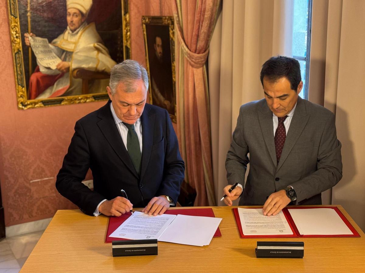 Firma del convenio con la Consejería de Justicia en el consistorio.