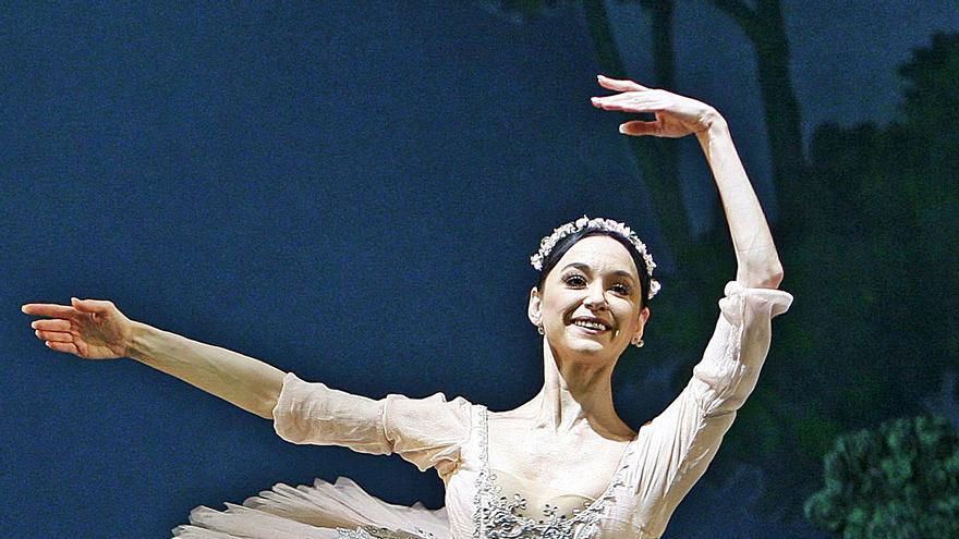 Lucía Lacarra: "Mi objetivo es pasar toda la vida encima de un escenario" - Vimarsana News