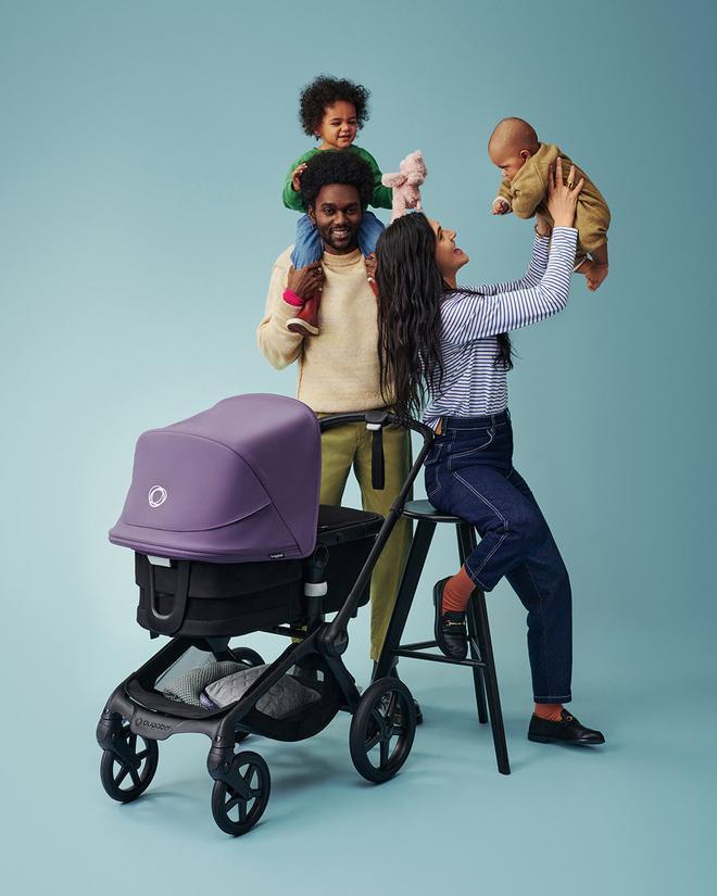 Familia con un carrito de bebé Bugaboo